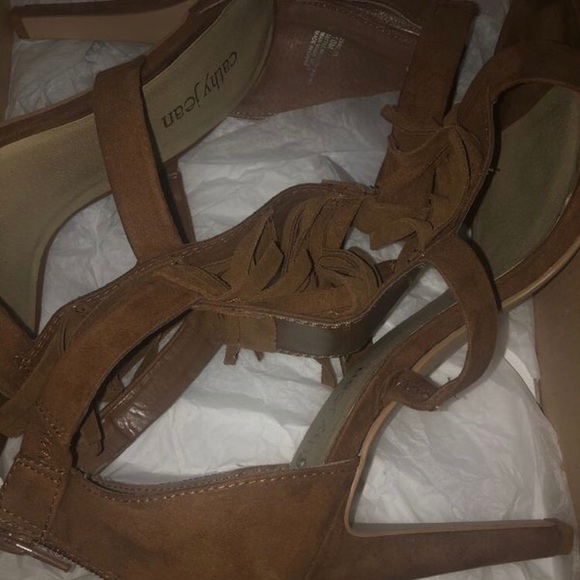 Heels - Picture 2 of 4